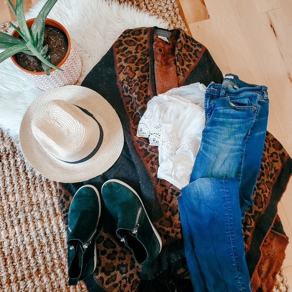 Covington Sweaters - Leopard print poncho wrap